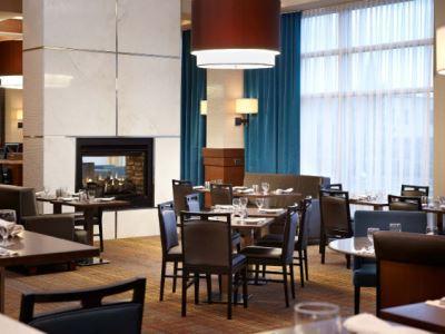 Hotel By Marriott Montreal Airport