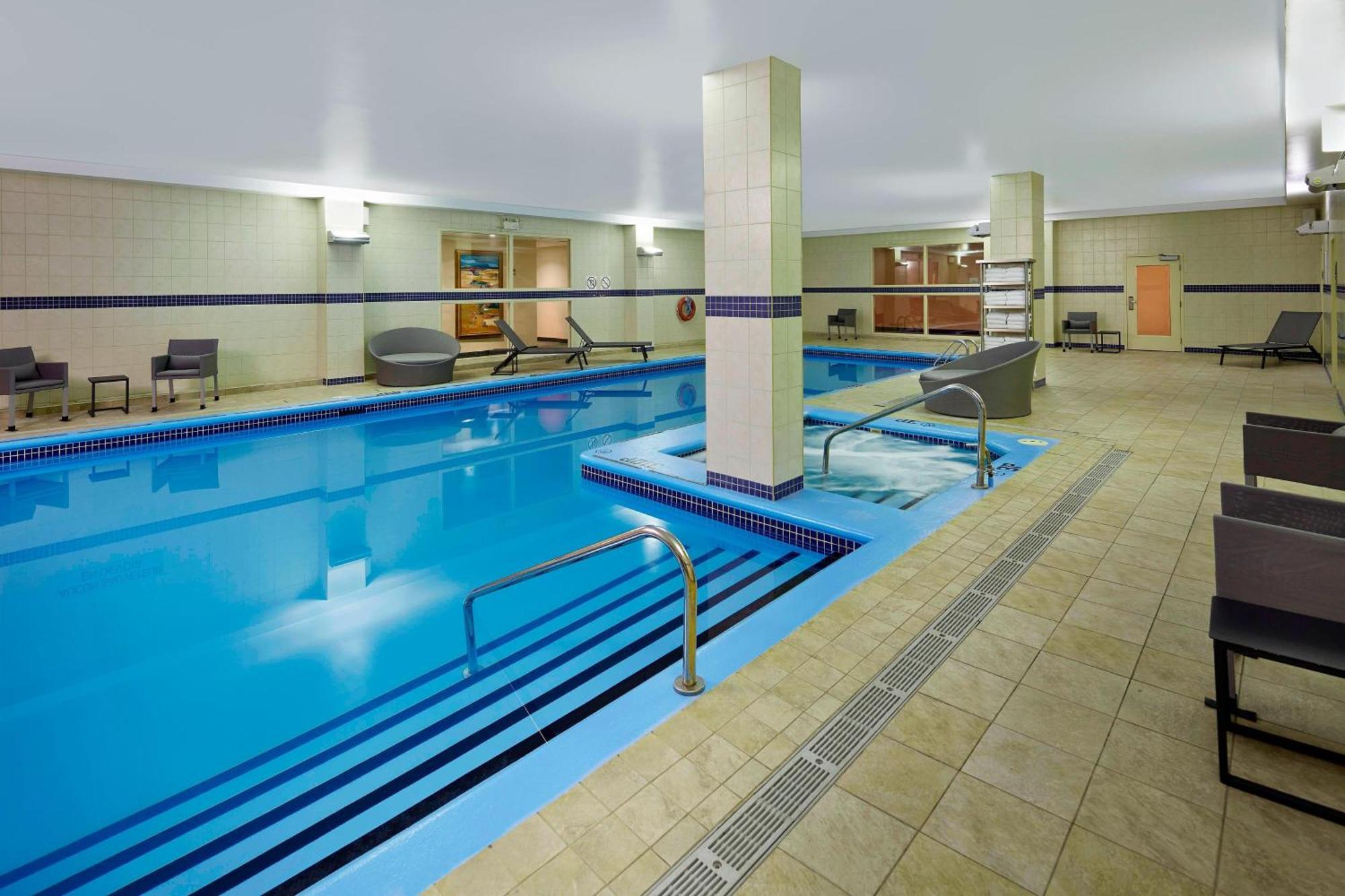 Hotel By Marriott Montreal Airport 4*