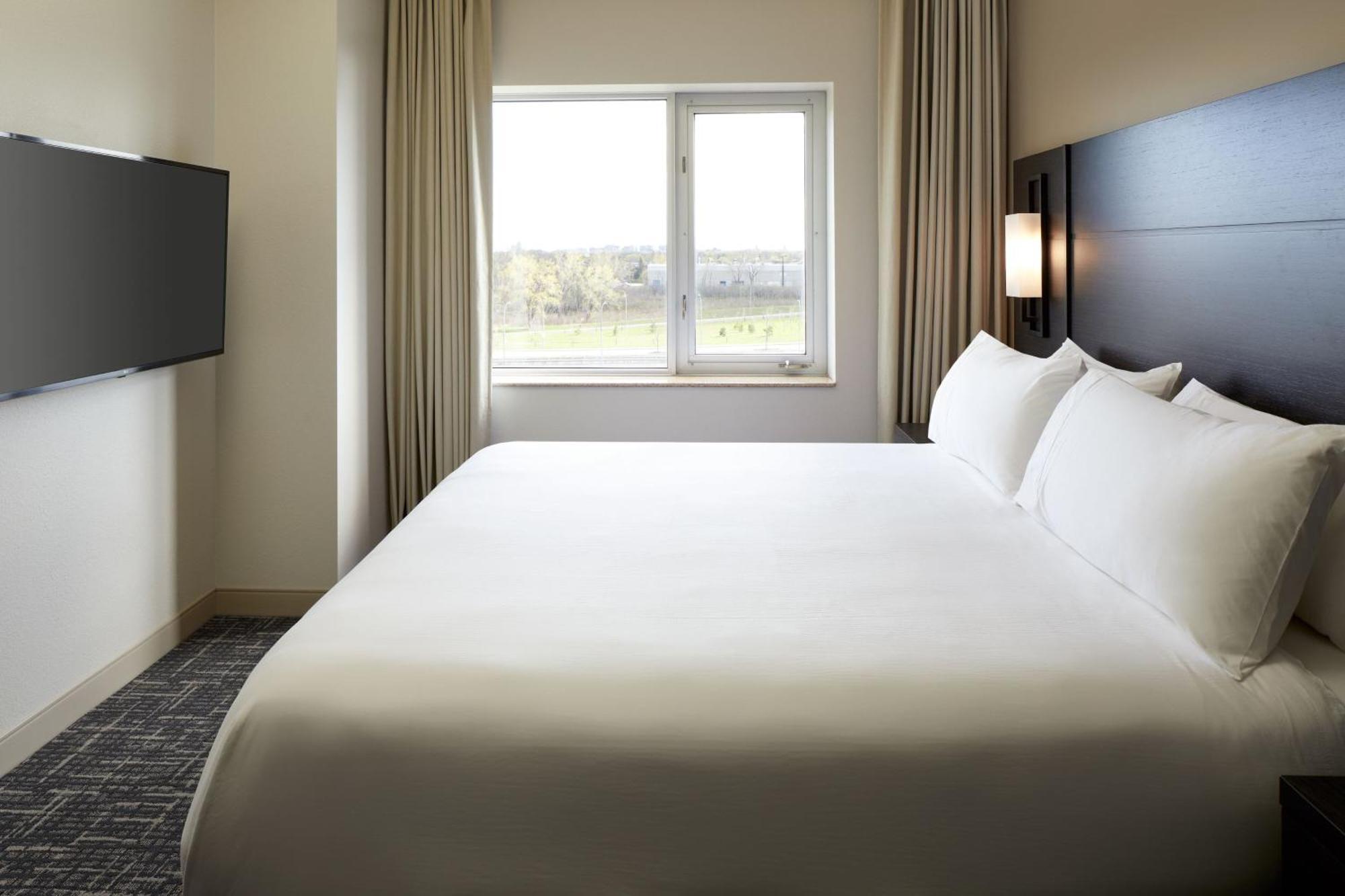 By Marriott Montreal Airport