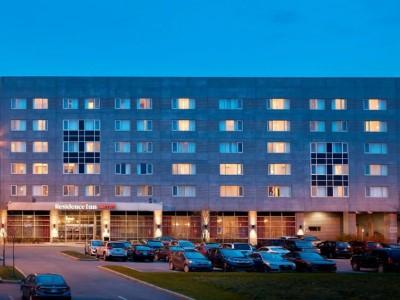 Hotel By Marriott Montreal Airport Dorval