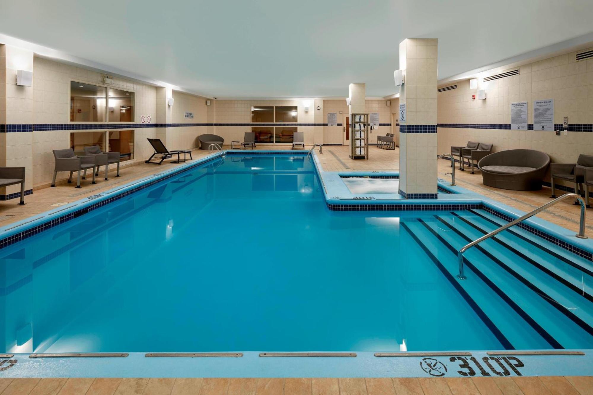 By Marriott Montreal Airport 4* Dorval