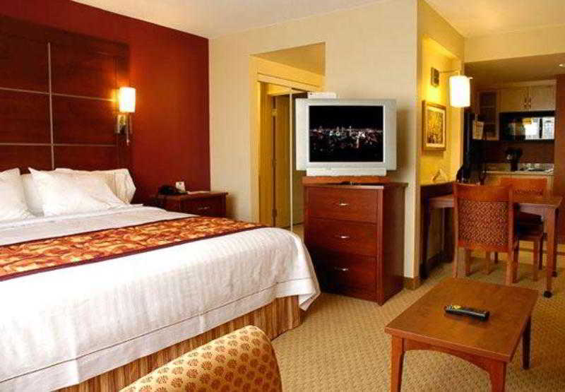 By Marriott Montreal Airport Dorval