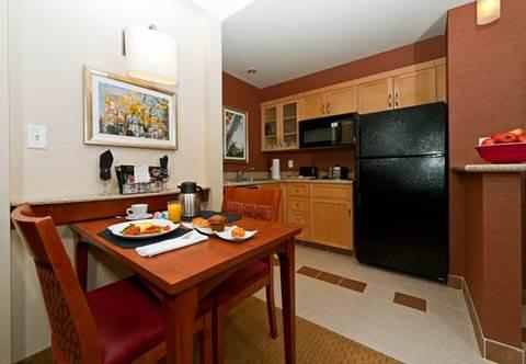 Hotel By Marriott Montreal Airport