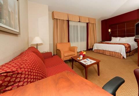 By Marriott Montreal Airport Hotel